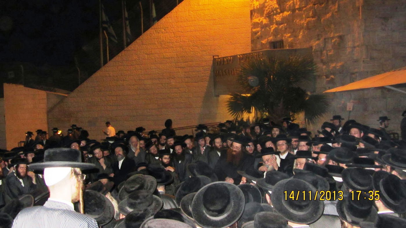 לאחר הפגיעה: הרבי מדושינסקיא קיבל את פניו של האדמו"ר מתולדות אהרן