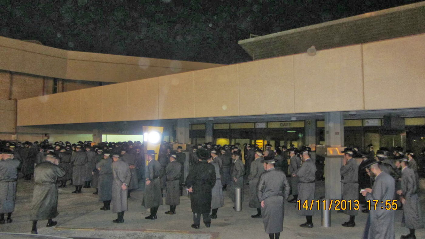 לאחר הפגיעה: הרבי מדושינסקיא קיבל את פניו של האדמו"ר מתולדות אהרן