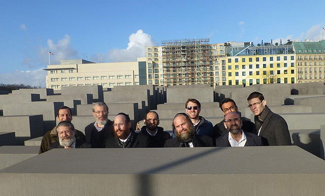 העיתונאים באחד הסיורים