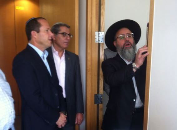 קביעת המזוזה, השבוע