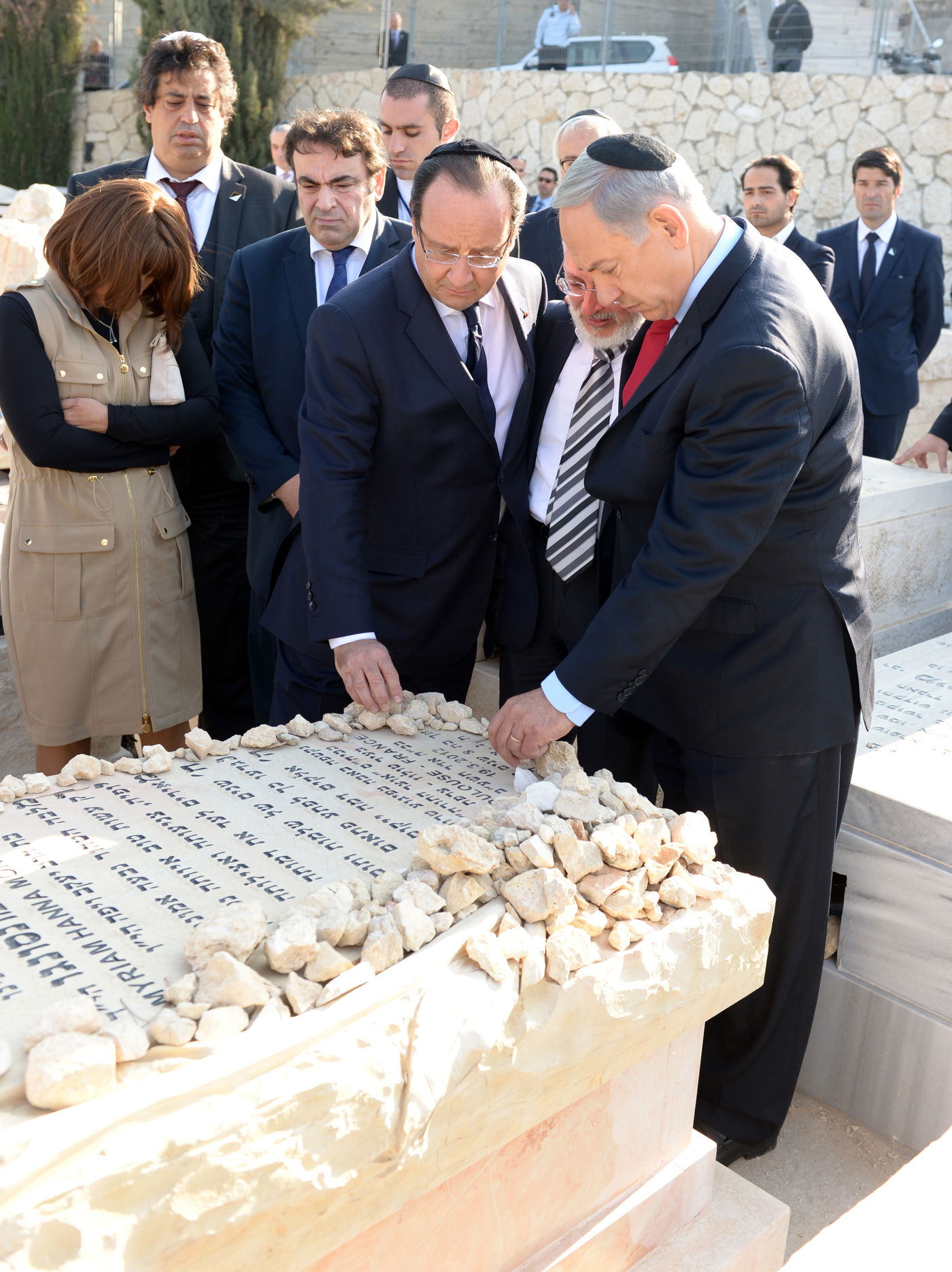 נתניהו והולנד על קברי נרצחי טולוז