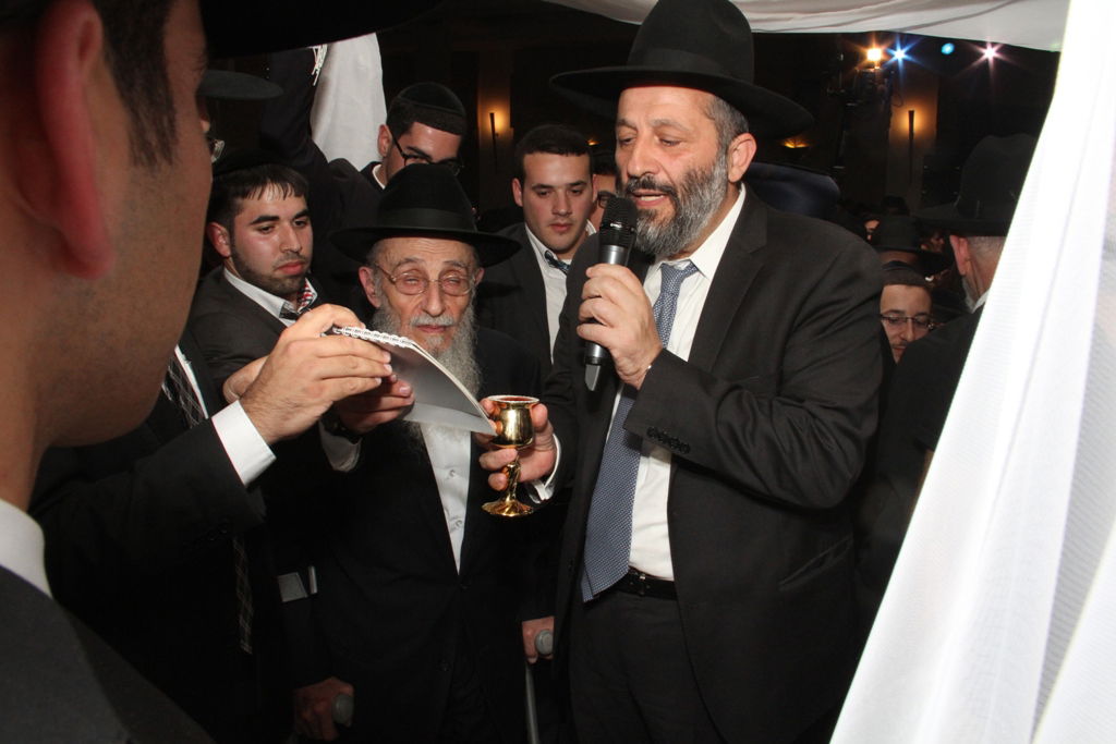 גלריה: מיכאל מימון נהגו של הראשל"צ הגר"י יוסף התחתן