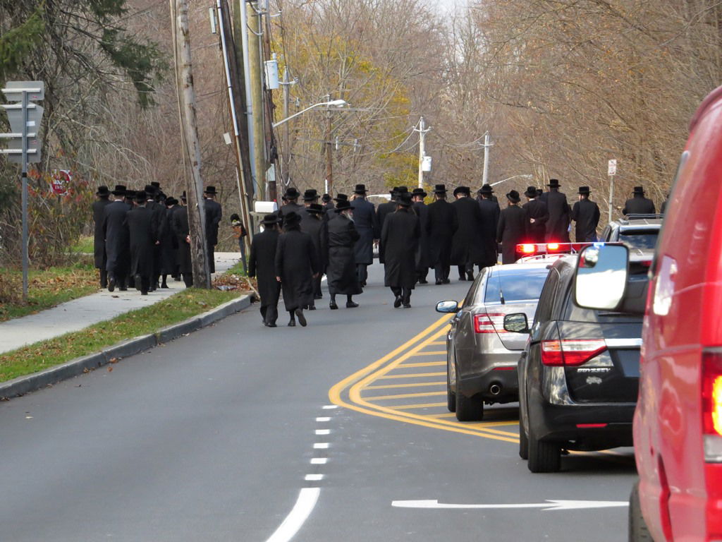 תיעוד דומע: הלווית נינת האדמו"ר מויז'ניץ מונסי