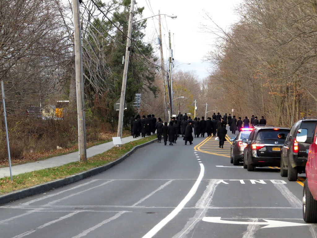 תיעוד דומע: הלווית נינת האדמו"ר מויז'ניץ מונסי