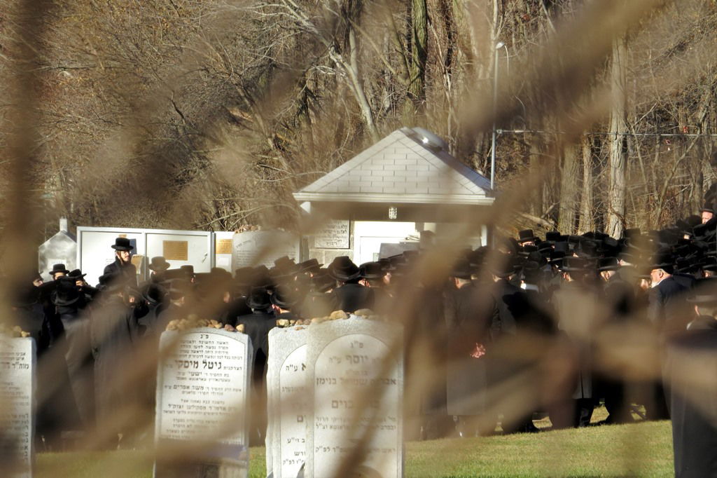 תיעוד דומע: הלווית נינת האדמו"ר מויז'ניץ מונסי