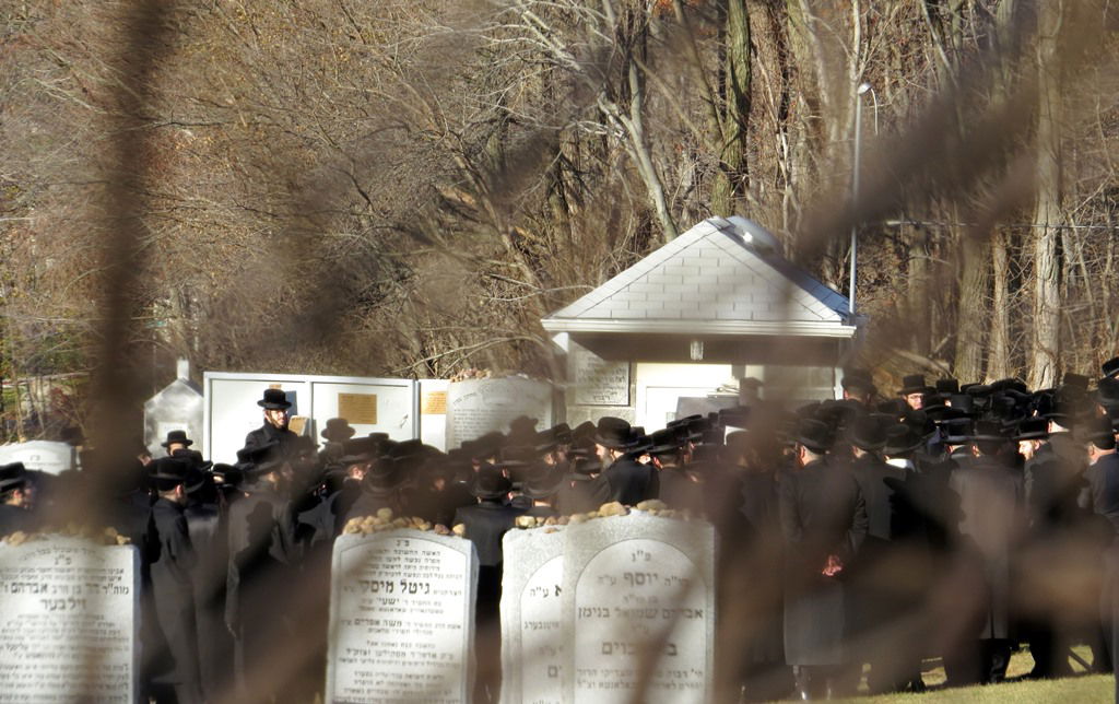 תיעוד דומע: הלווית נינת האדמו"ר מויז'ניץ מונסי