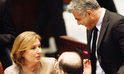 צוחקים על הבוחרים כל הדרך לכנסת: לפיד ולבני