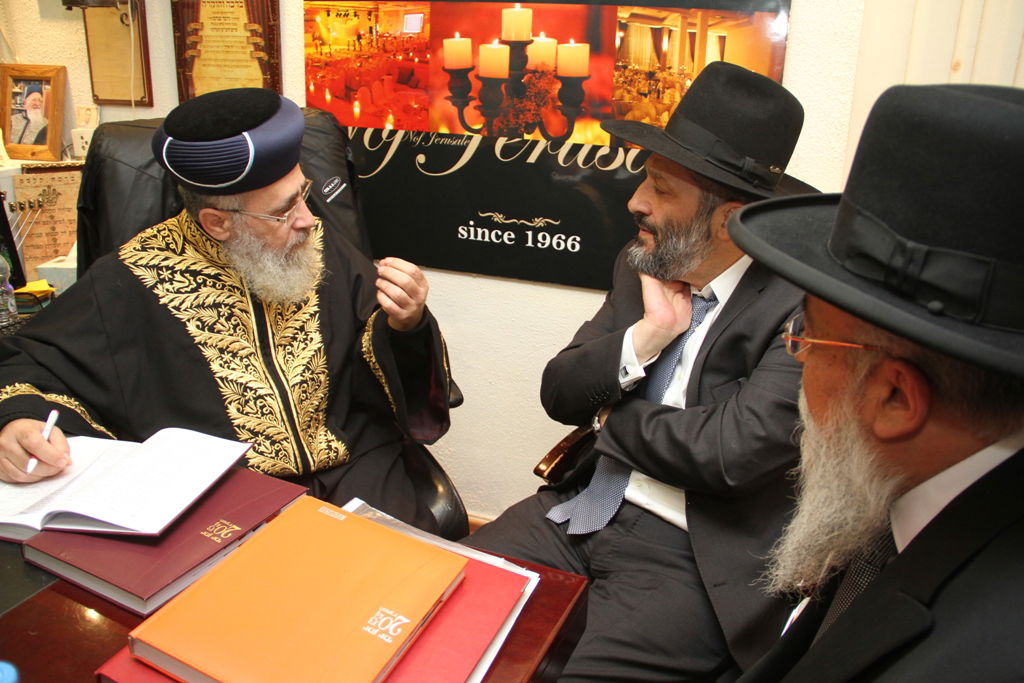 גלריה: מיכאל מימון נהגו של הראשל"צ הגר"י יוסף התחתן