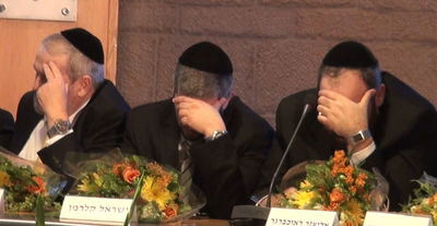 צפו: חיים אפשטיין מנסה להתחמק משירת 'התקווה'