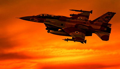 מטוסי קרב בדרך לתקיפה 