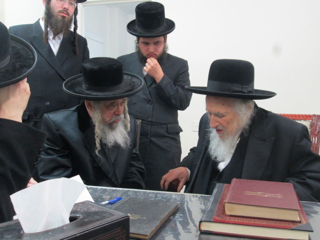 תיעוד: האדמו"ר מקרעטשניף ארה"ב  בביקור אצל הגר"ש אוירבך