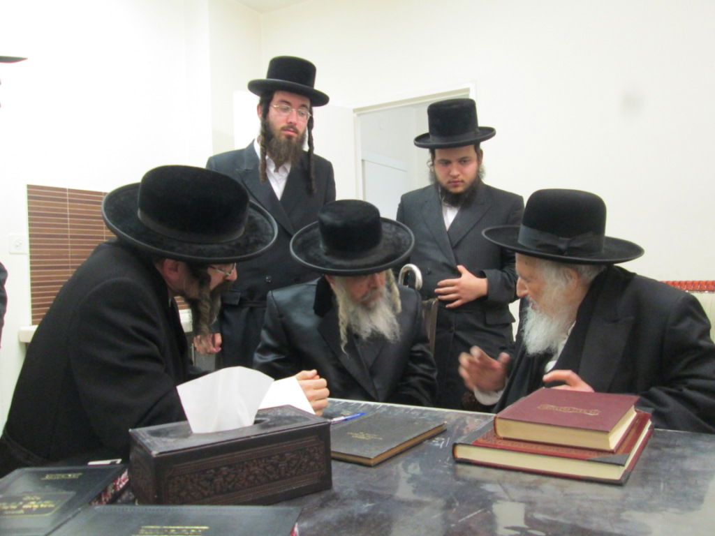 תיעוד: האדמו"ר מקרעטשניף ארה"ב  בביקור אצל הגר"ש אוירבך