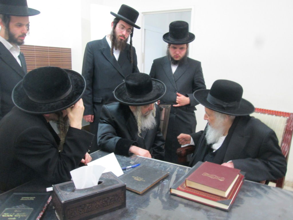 תיעוד: האדמו"ר מקרעטשניף ארה"ב  בביקור אצל הגר"ש אוירבך