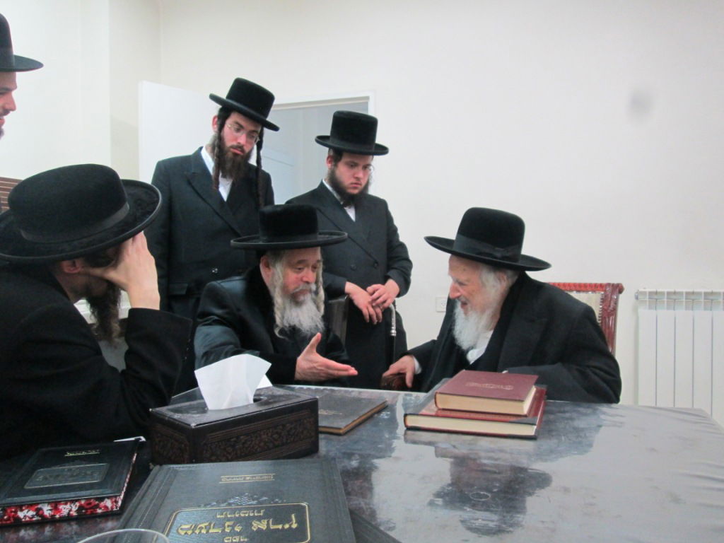 תיעוד: האדמו"ר מקרעטשניף ארה"ב  בביקור אצל הגר"ש אוירבך