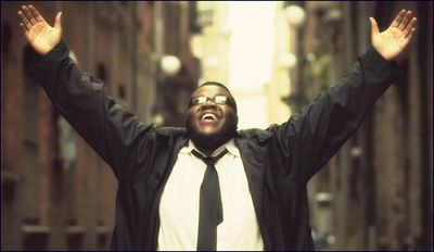 קליפ החנוכה של אש התורה: הנס של נסים, הראפר השחור