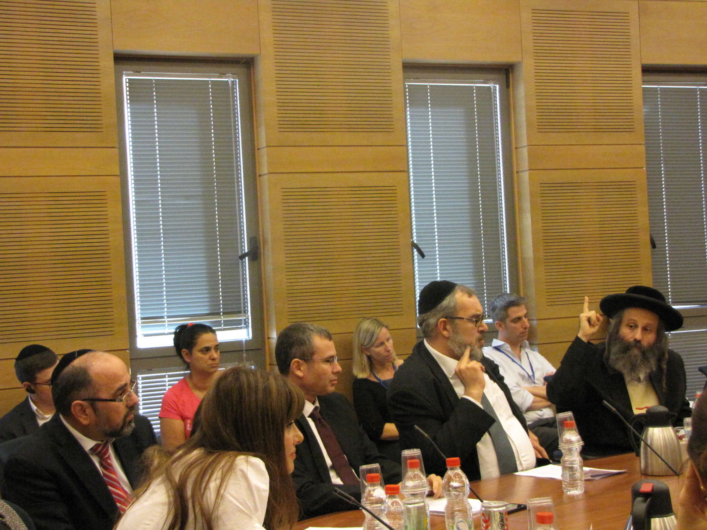 הוועדה לזכויות הילד דנה בעדויות הקשות לכאורה נגד כת 'לב טהור'