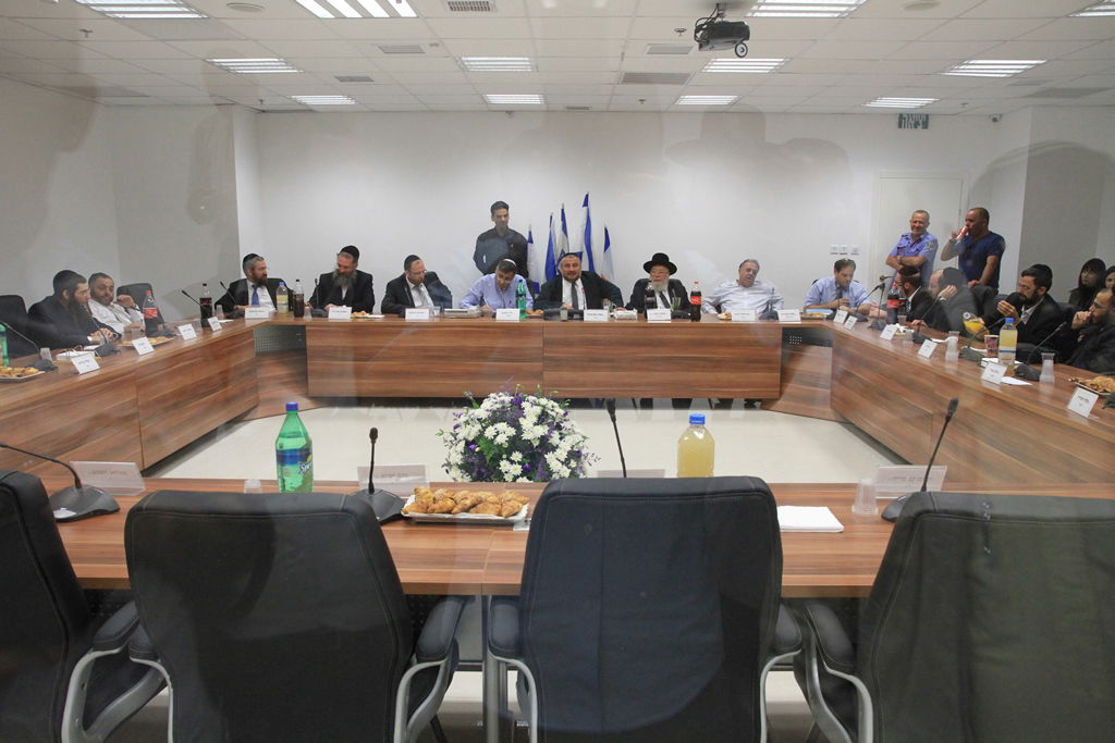 וינשטיין צפוי להכריע מחר האם לערער על הבחירות