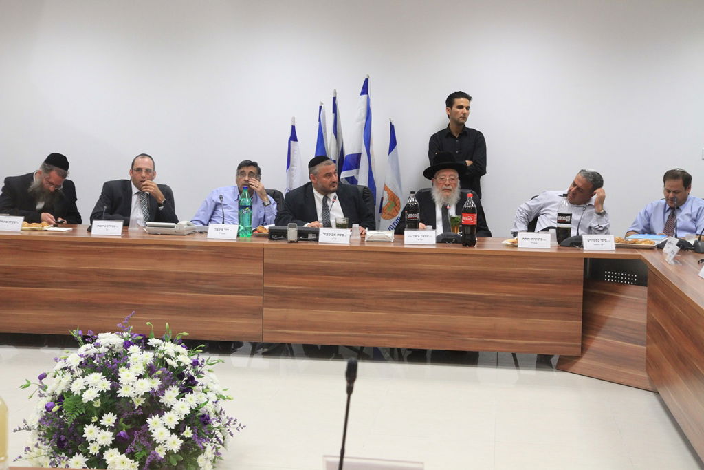 וינשטיין צפוי להכריע מחר האם לערער על הבחירות