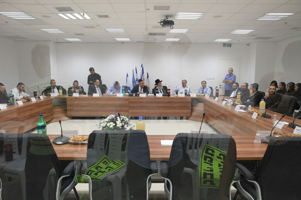 וינשטיין צפוי להכריע מחר האם לערער על הבחירות