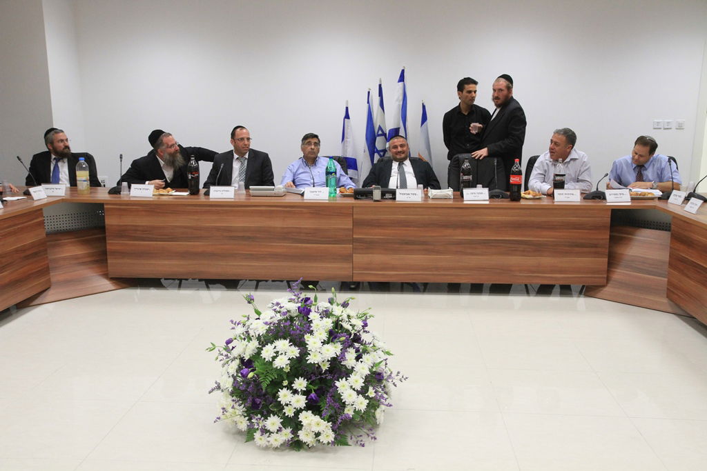 וינשטיין צפוי להכריע מחר האם לערער על הבחירות