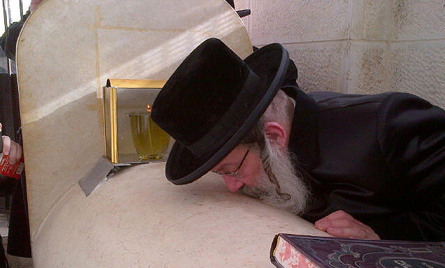 האדמו"ר מנדבורנה בציון אביו