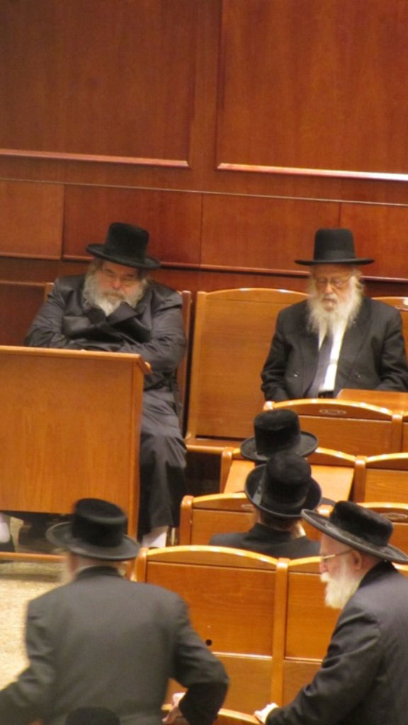 ראש ישיבת פוניבז' הספיד בבעלזא • גלריה