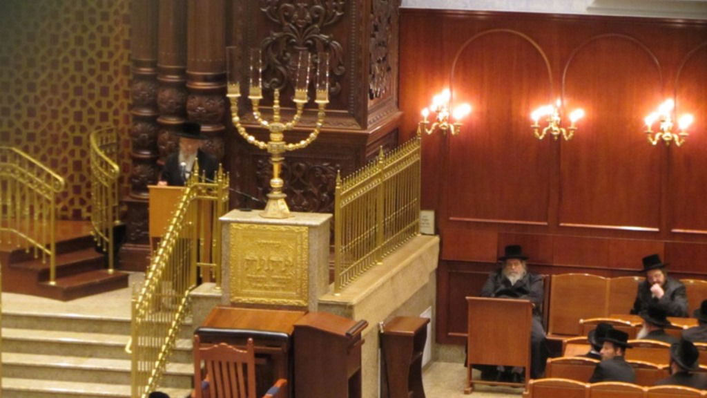 ראש ישיבת פוניבז' הספיד בבעלזא • גלריה