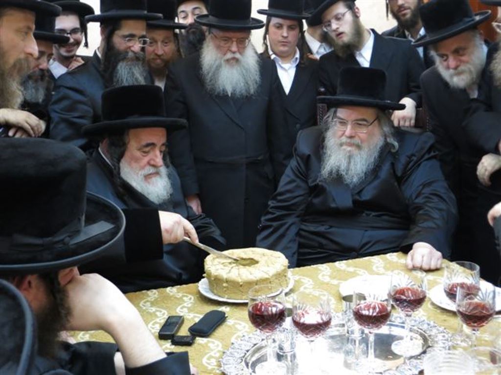 תיעוד: האדמו"ר מויז'ניץ אצל גיסו האדמו"ר מבעלזא