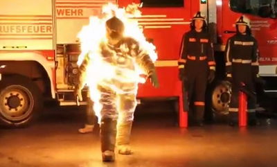 בער במשך 6 דקות ונשאר בחיים