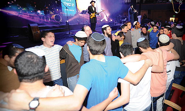 י"ט כסלו, בנייני האומה