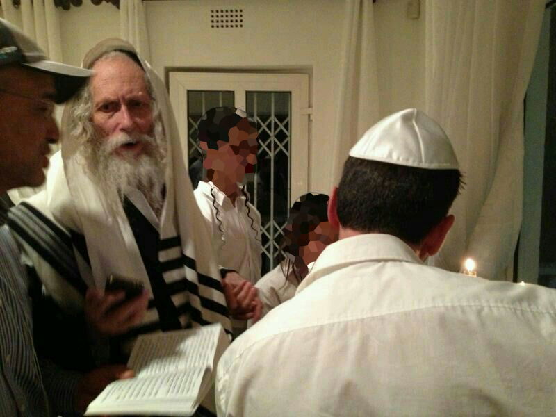 הרב ברלנד בהדלקת נר חנוכה, אמש