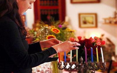 לכבוד החנוכה: 8 ניצוצות לזוגיות מדליקה