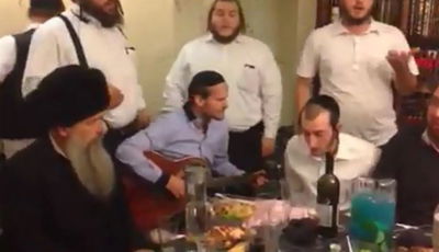 צפו: בעלי המנגנים של סאטמר חגגו עם מרדכי בן דוד