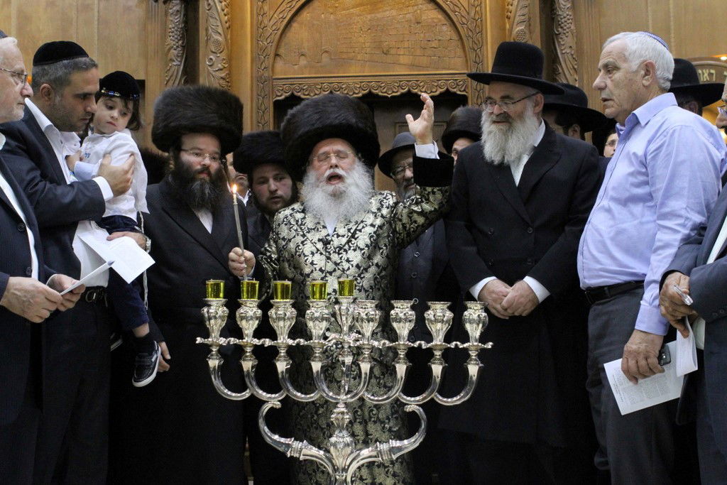 מישקולץ: מעמד ישועות ונרות חנוכה