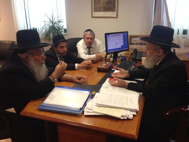 הרב בניהו שמואלי והראשל"צ הרב יצחק יוסף, הצהריים