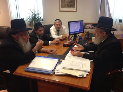 הרב בניהו שמואלי והראשל"צ הרב יצחק יוסף, הצהריים