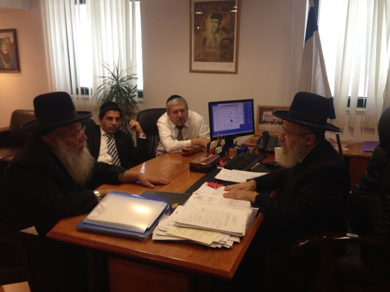 הרב יצחק יוסף, הרב בניהו שמואלי, מרדכי חסידים ואיציק אלחרר