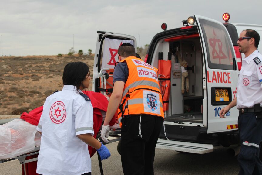 בתו ונכדו של הרב עמאר נפצעו בתאונה