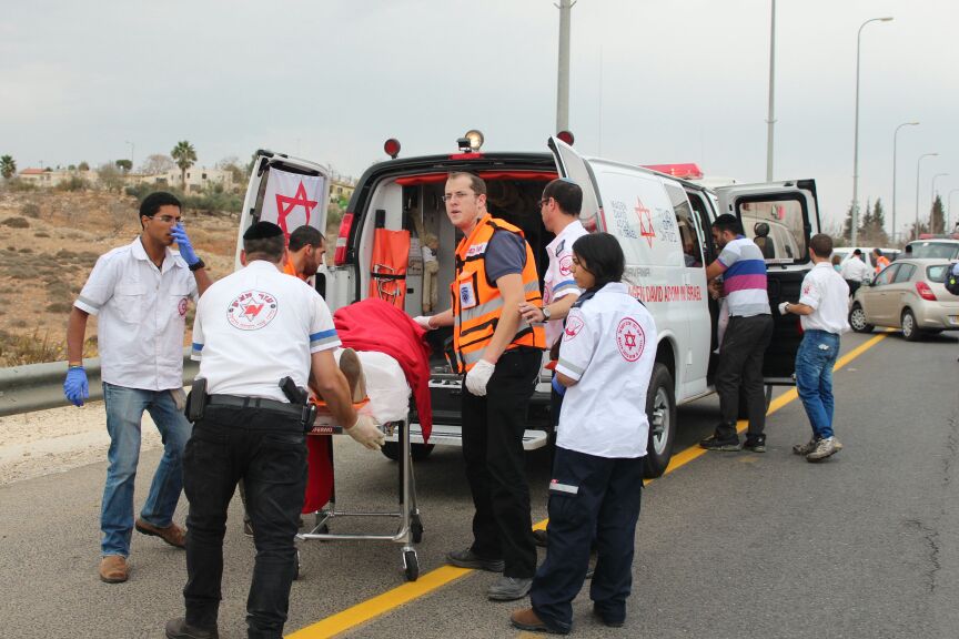 בתו ונכדו של הרב עמאר נפצעו בתאונה