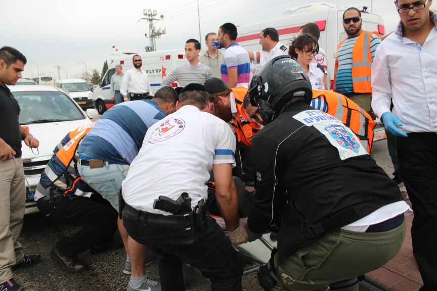 בתו ונכדו של הרב עמאר נפצעו בתאונה