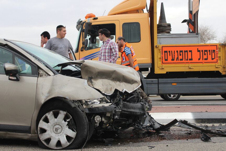 בתו ונכדו של הרב עמאר נפצעו בתאונה