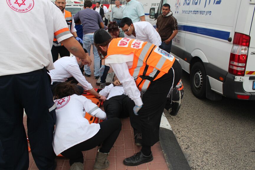 בתו ונכדו של הרב עמאר נפצעו בתאונה