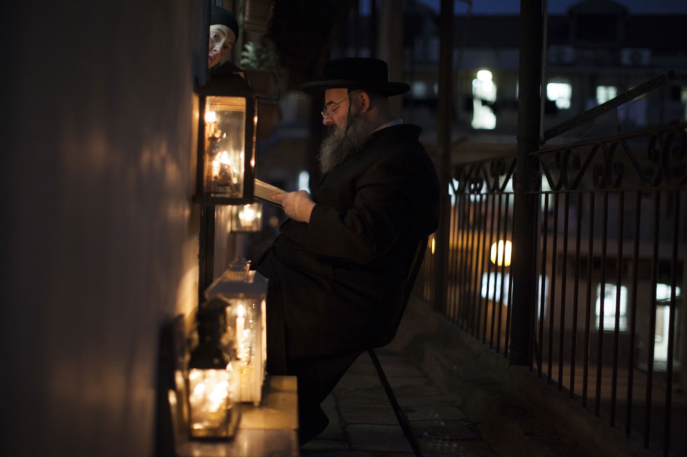 הנרות הללו • גלריה ירושלמית