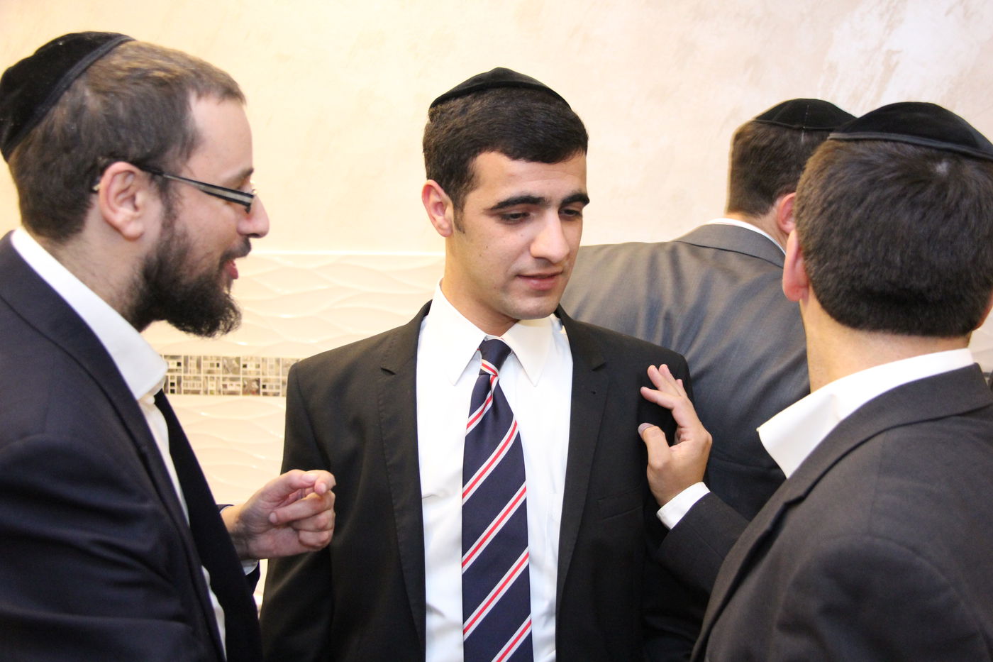 יקי אדמקר התארס, הברנז'ה התייצבה לאחל מזל טוב