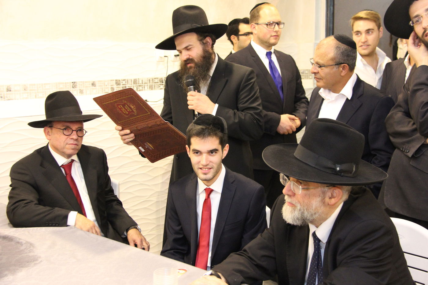 יקי אדמקר התארס, הברנז'ה התייצבה לאחל מזל טוב