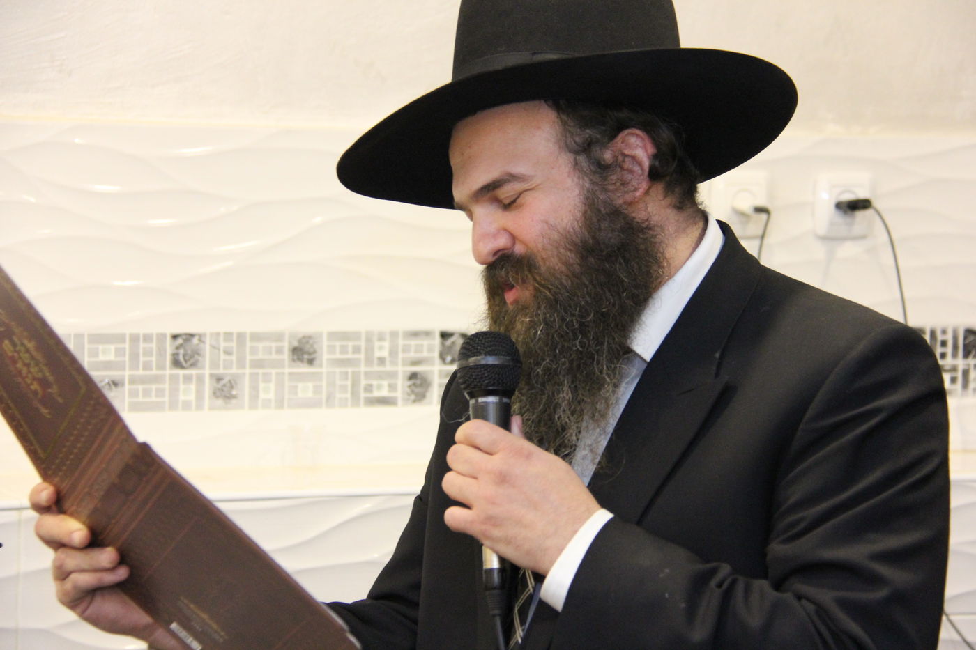 יקי אדמקר התארס, הברנז'ה התייצבה לאחל מזל טוב