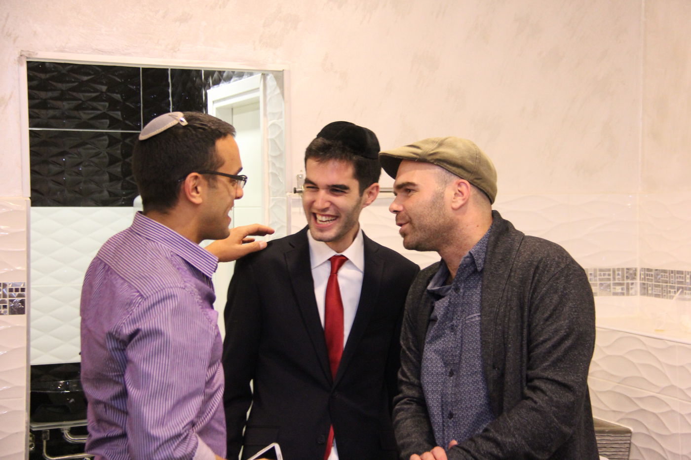 יקי אדמקר התארס, הברנז'ה התייצבה לאחל מזל טוב