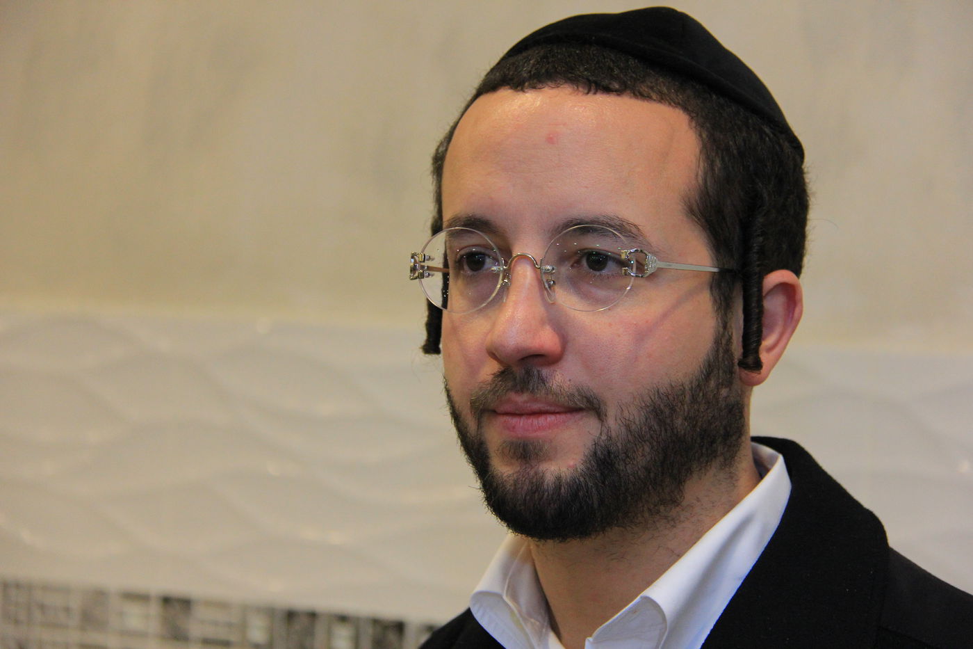 "מאיפה המשקפיים?", אברמי גולדשמיט