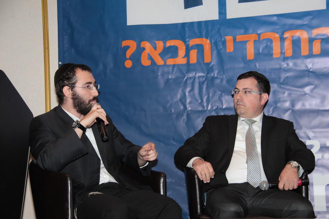 שלושת המתמודדים שהגיעו לקו הגמר. דוד רוזנטל, ראובן זכאים ויעקב עמר