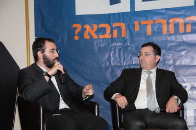 שלושת המתמודדים שהגיעו לקו הגמר. דוד רוזנטל, ראובן זכאים ויעקב עמר